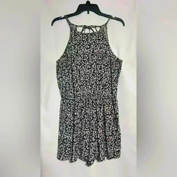 Kohl's Pants - Floral Print Romper, Brand Unknown, Bought at Kohls, Womens Size Medium A0054